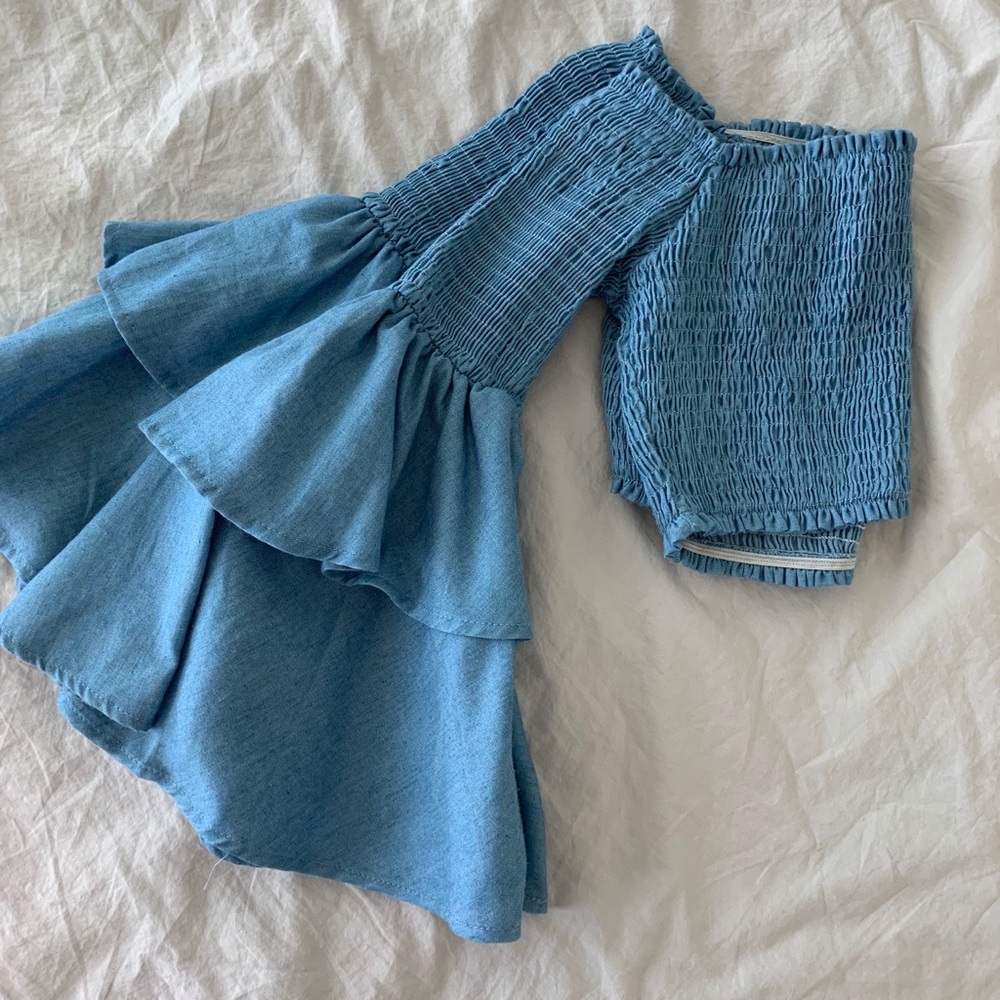 Crop top, off the shoulders, ruffle sleeves